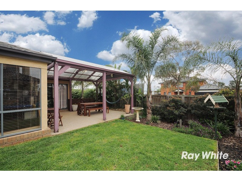 40 Sussex Avenue, Cranbourne North VIC 3977
