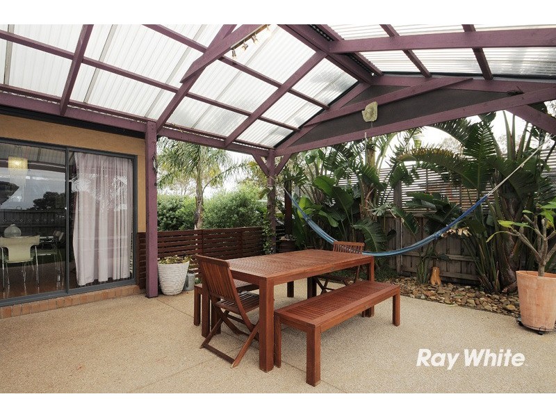 40 Sussex Avenue, Cranbourne North VIC 3977