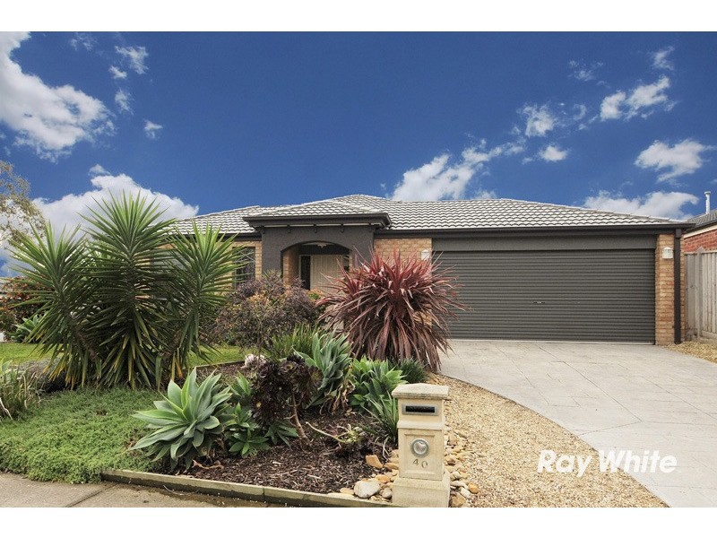 40 Sussex Avenue, Cranbourne North VIC 3977