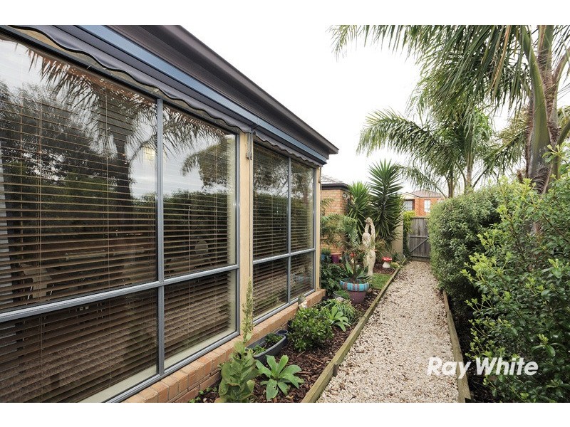 40 Sussex Avenue, Cranbourne North VIC 3977