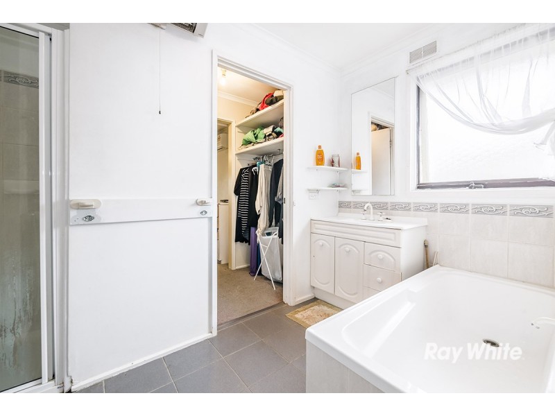 1 Thomas Crescent, Cranbourne VIC 3977