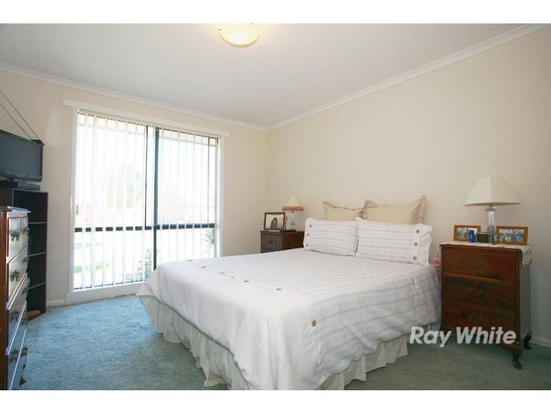 40 Trafalgar Way, Cranbourne East VIC 3977