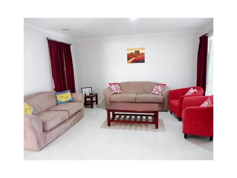 5 Weathertop Way, Cranbourne East VIC 3977