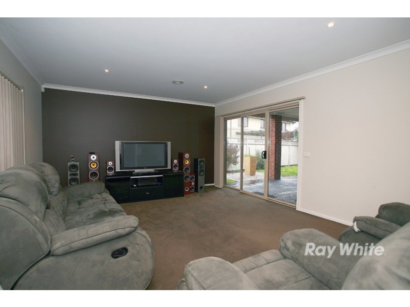 18 Weathertop Way, Cranbourne East VIC 3977