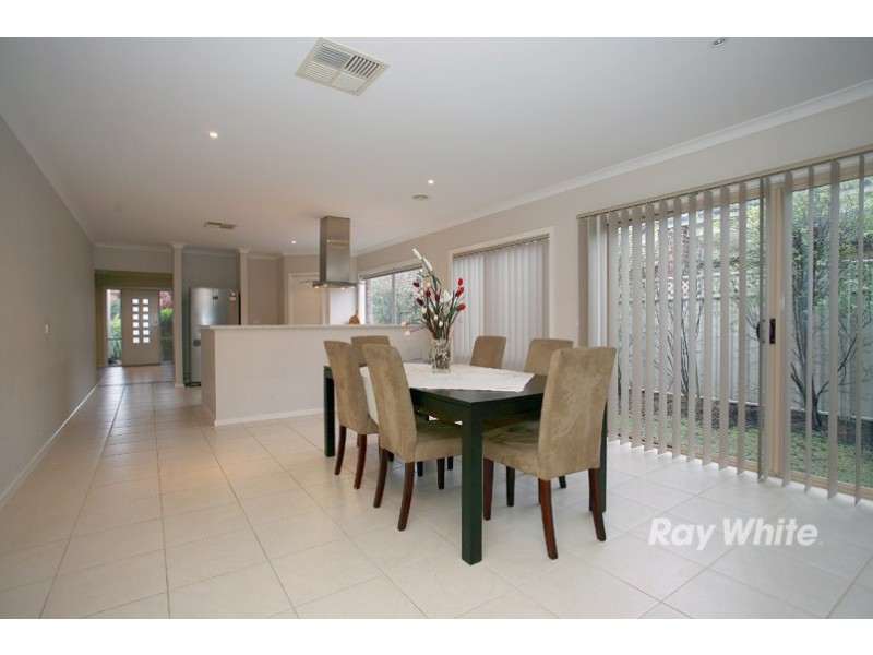 18 Weathertop Way, Cranbourne East VIC 3977