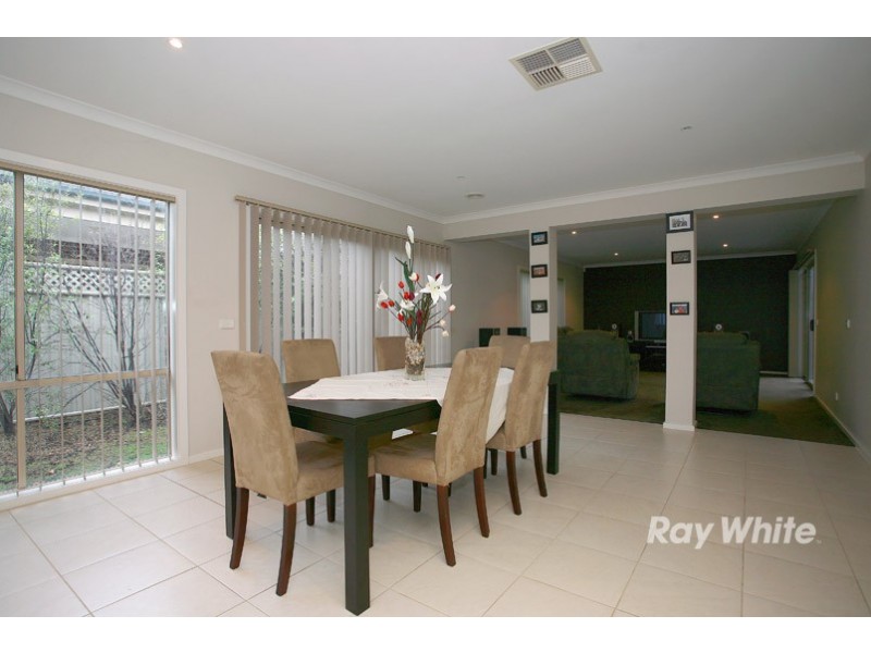 18 Weathertop Way, Cranbourne East VIC 3977
