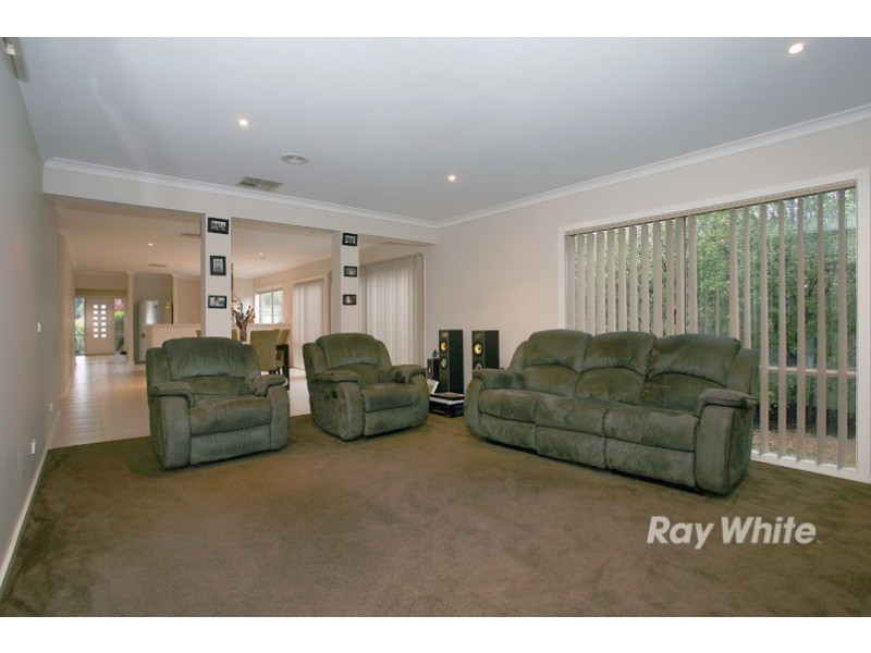 18 Weathertop Way, Cranbourne East VIC 3977