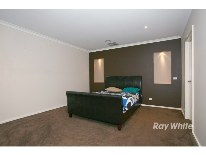 18 Weathertop Way, Cranbourne East VIC 3977