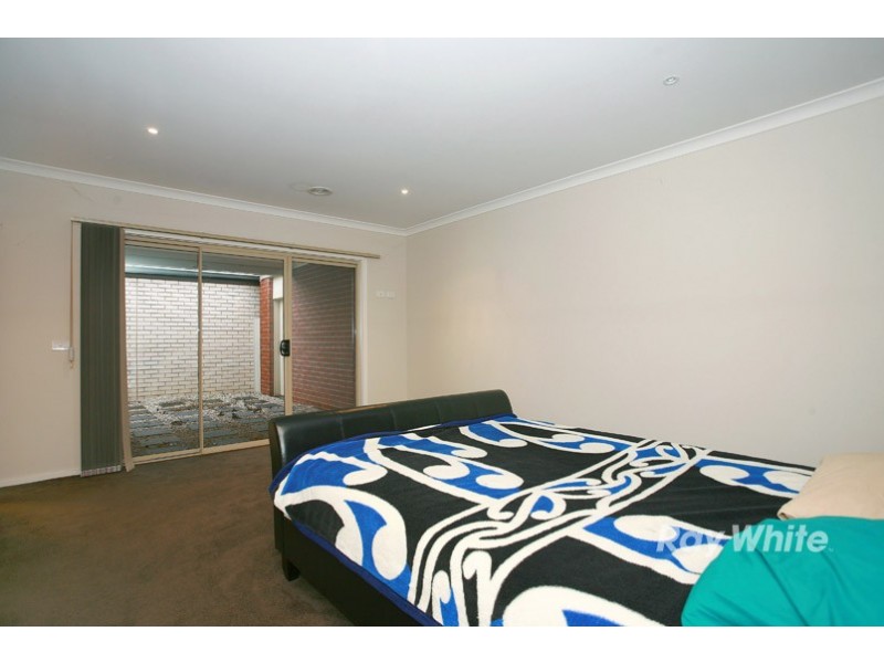 18 Weathertop Way, Cranbourne East VIC 3977