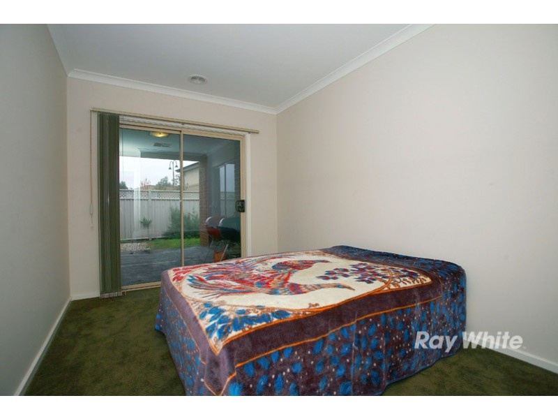 18 Weathertop Way, Cranbourne East VIC 3977