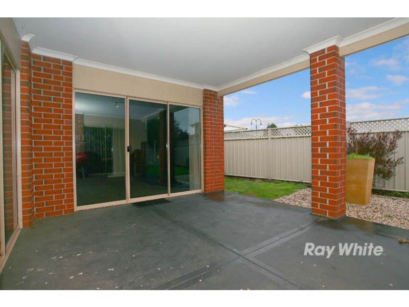 18 Weathertop Way, Cranbourne East VIC 3977