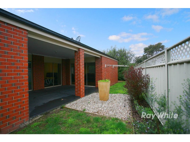 18 Weathertop Way, Cranbourne East VIC 3977