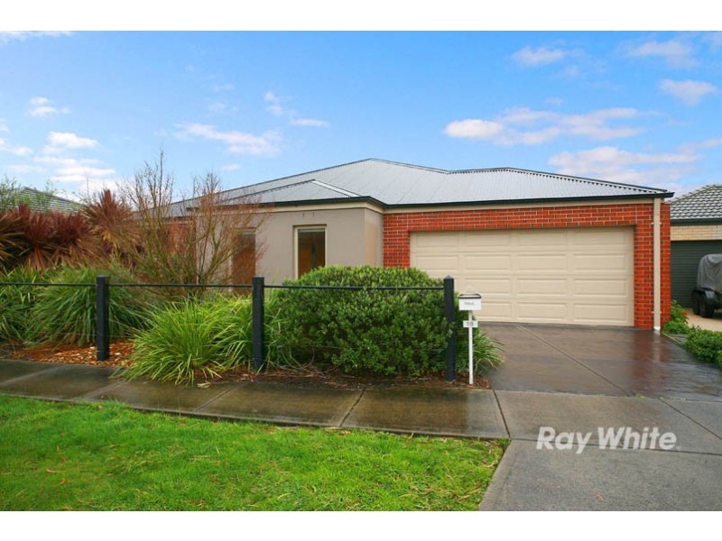 18 Weathertop Way, Cranbourne East VIC 3977