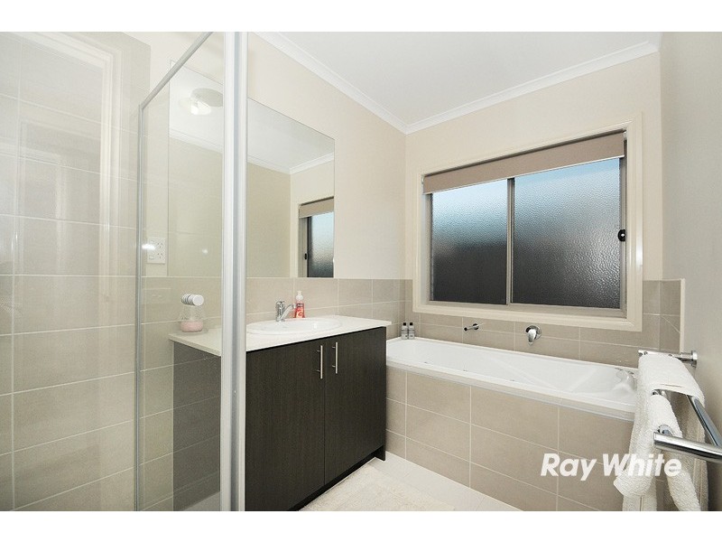 7 Woodsman Way, Cranbourne East VIC 3977