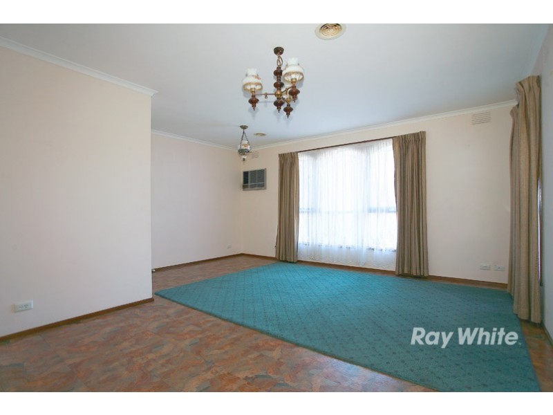 13 Marnebeck Court, Cranbourne VIC 3977