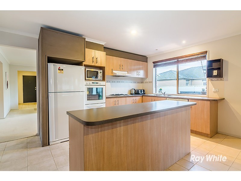 23 Gatehouse Parade, Cranbourne East VIC 3977