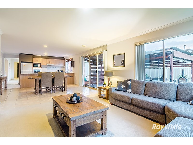 23 Gatehouse Parade, Cranbourne East VIC 3977