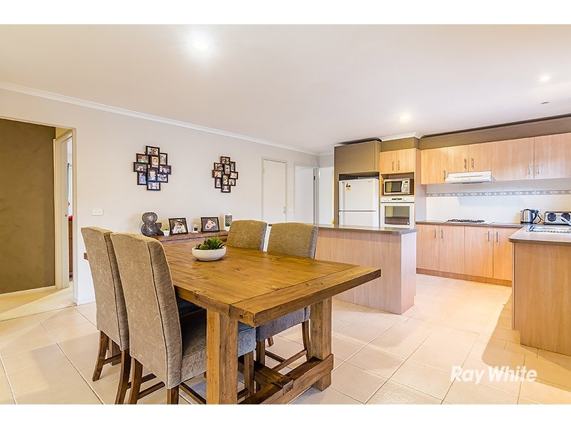 23 Gatehouse Parade, Cranbourne East VIC 3977