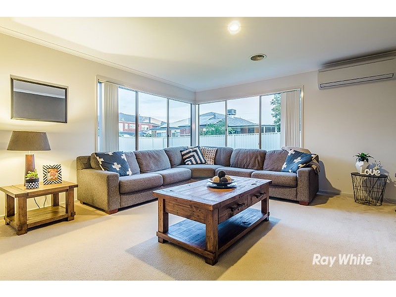 23 Gatehouse Parade, Cranbourne East VIC 3977