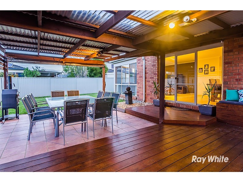 23 Gatehouse Parade, Cranbourne East VIC 3977