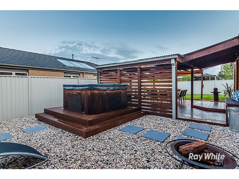 23 Gatehouse Parade, Cranbourne East VIC 3977