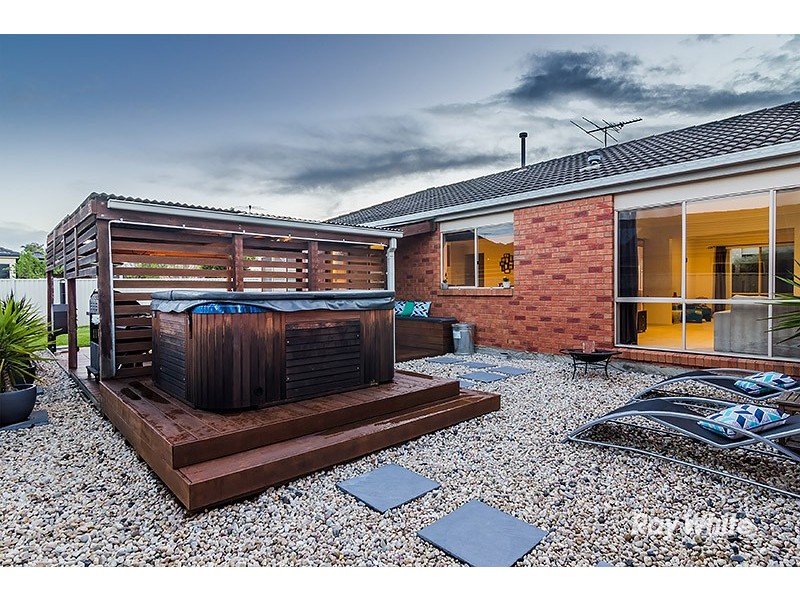 23 Gatehouse Parade, Cranbourne East VIC 3977
