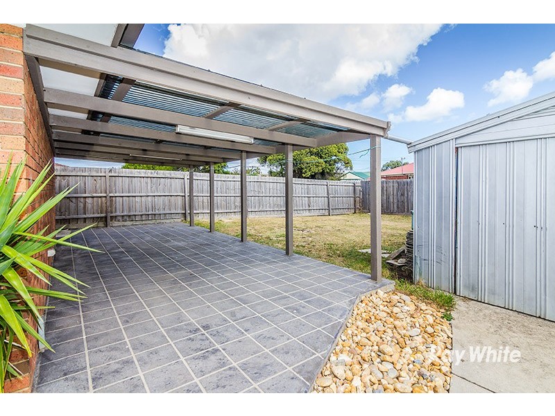 5 Jindalee Gardens, Cranbourne West VIC 3977