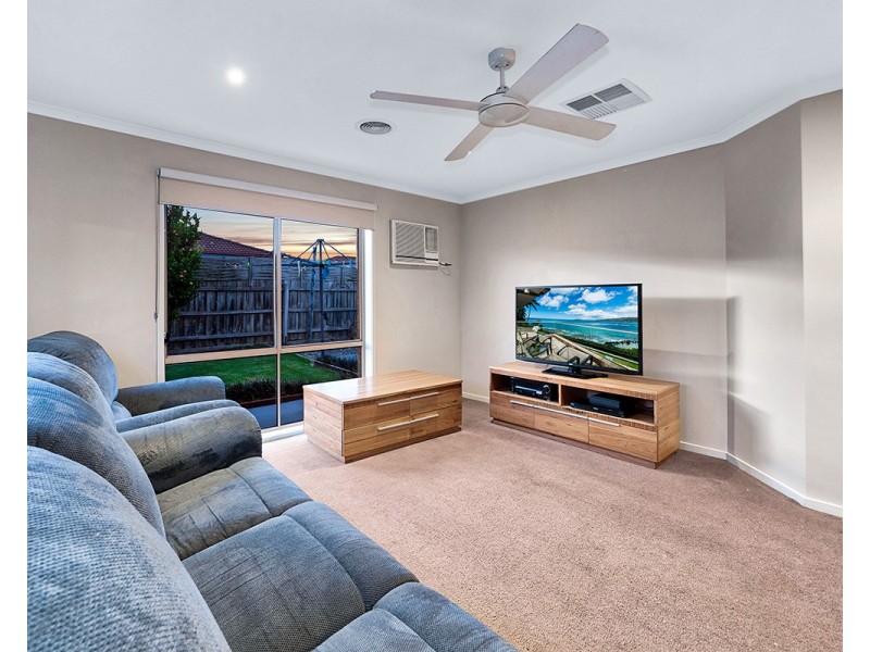 3 Seacombe Place, Cranbourne VIC 3977