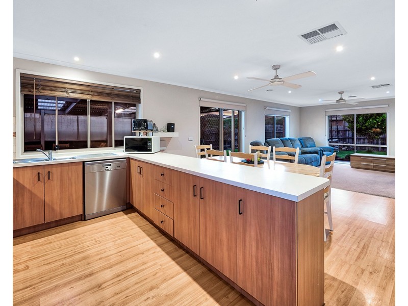 3 Seacombe Place, Cranbourne VIC 3977