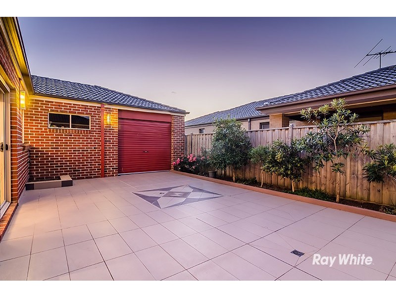 94 Boland Drive, Lyndhurst VIC 3975