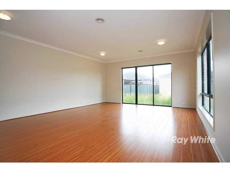 15 Appaloosa Grove, Clyde North VIC 3978