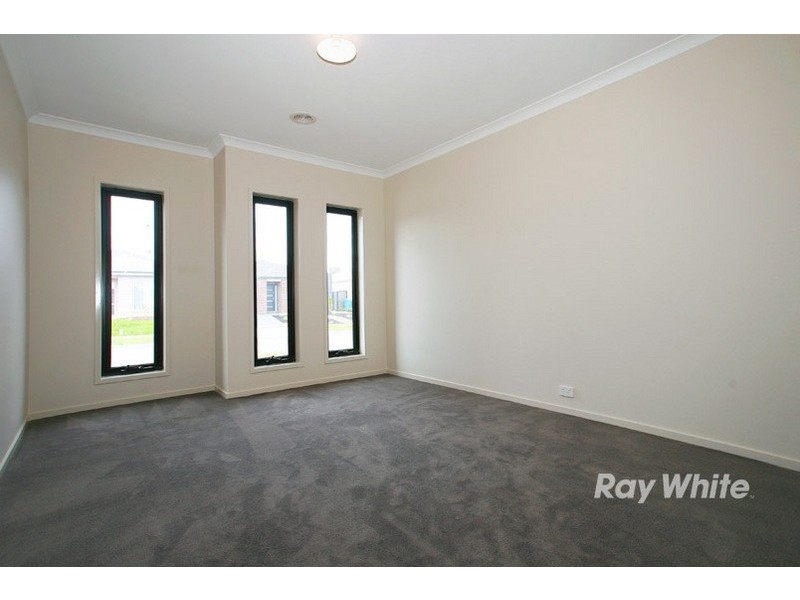 15 Appaloosa Grove, Clyde North VIC 3978