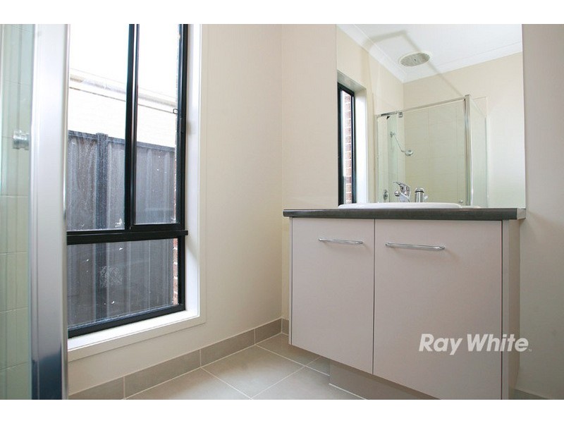 15 Appaloosa Grove, Clyde North VIC 3978