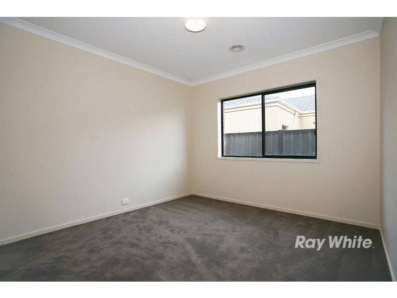 15 Appaloosa Grove, Clyde North VIC 3978