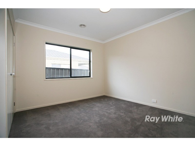 15 Appaloosa Grove, Clyde North VIC 3978