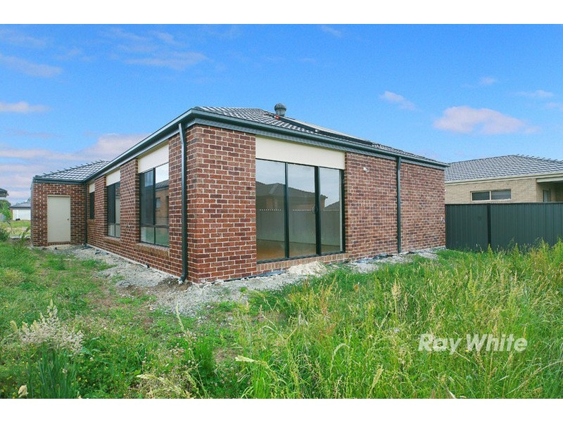 15 Appaloosa Grove, Clyde North VIC 3978
