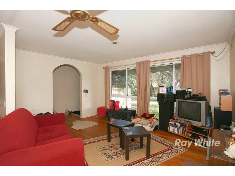 18 Evelyne Avenue, Cranbourne VIC 3977