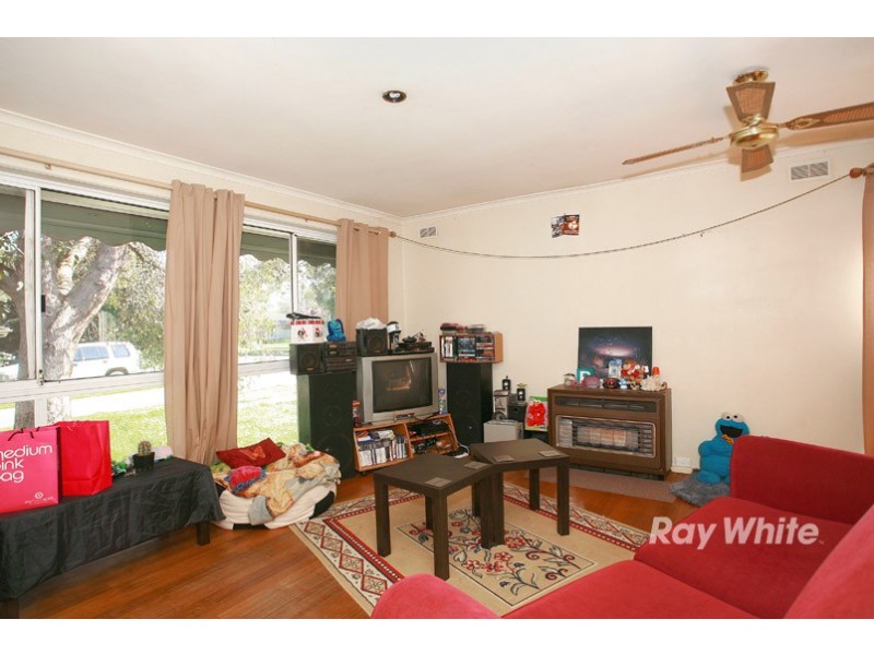 18 Evelyne Avenue, Cranbourne VIC 3977