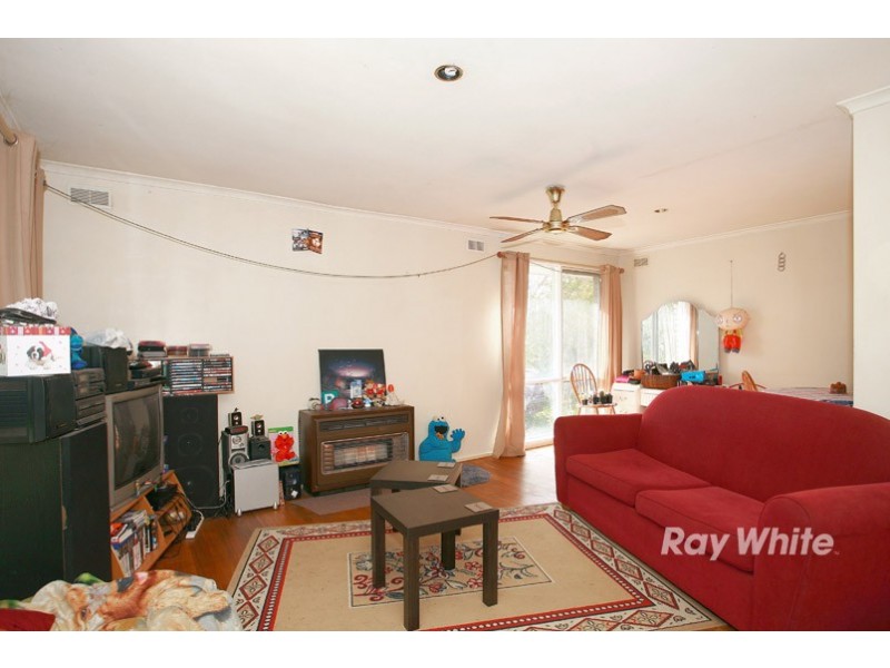 18 Evelyne Avenue, Cranbourne VIC 3977