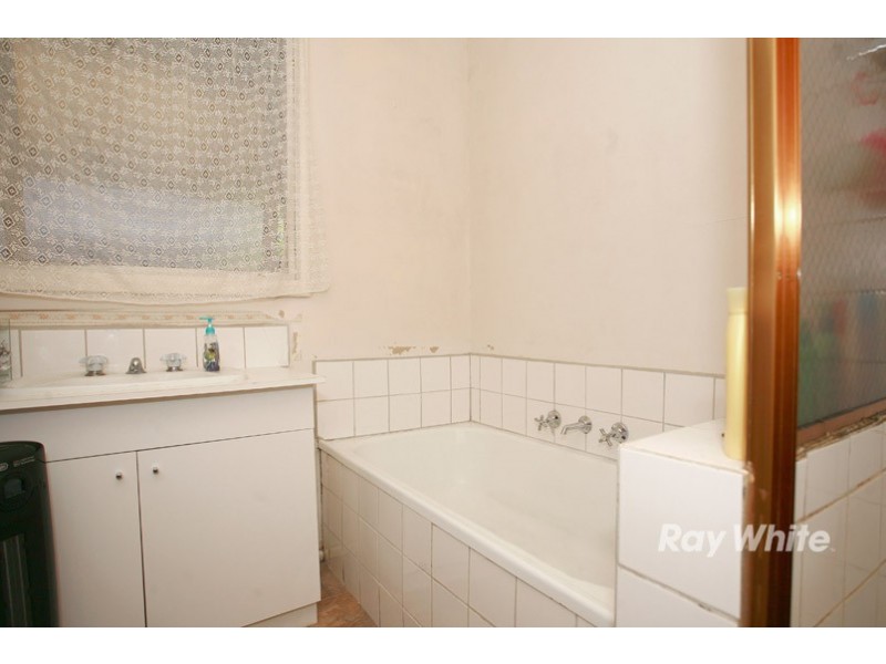 18 Evelyne Avenue, Cranbourne VIC 3977