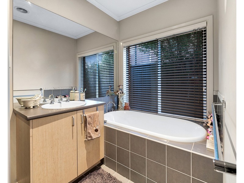 12 Bramble Close, Lyndhurst VIC 3975