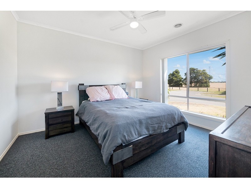 9 Hope Court, Cranbourne West VIC 3977