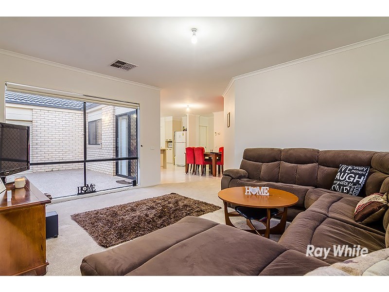 53 Prosperity Ave, Cranbourne North VIC 3977