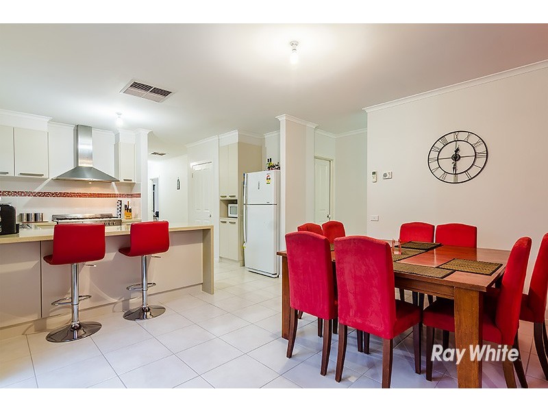 53 Prosperity Ave, Cranbourne North VIC 3977