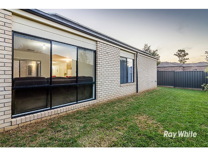 53 Prosperity Ave, Cranbourne North VIC 3977