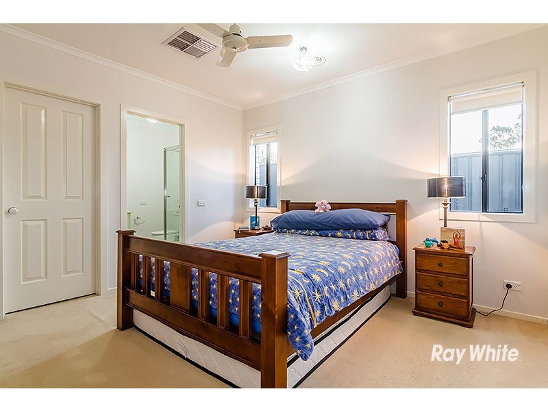 53 Prosperity Ave, Cranbourne North VIC 3977