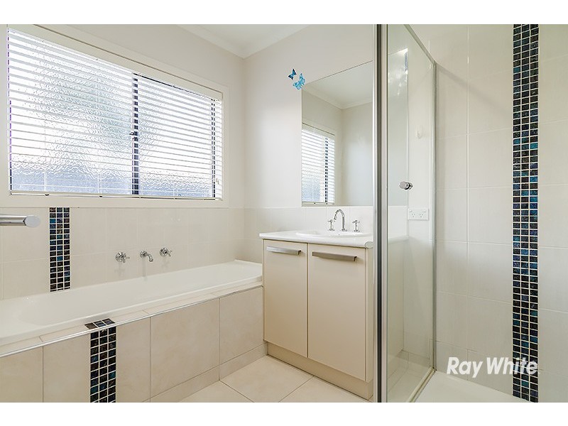 53 Prosperity Ave, Cranbourne North VIC 3977