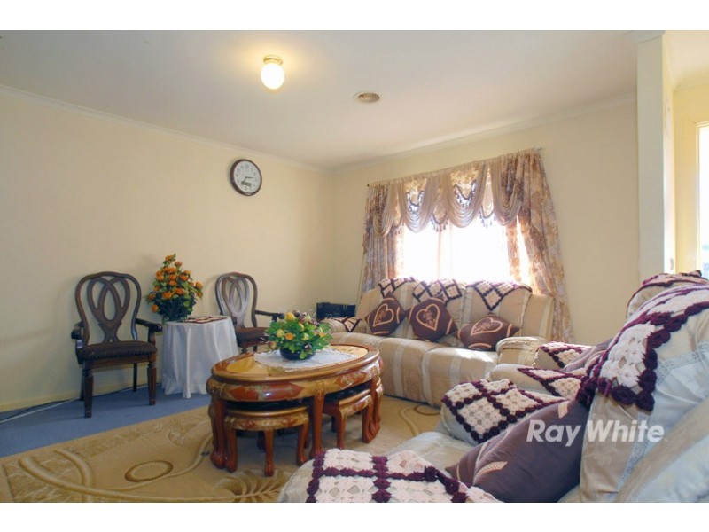 6 Gowrie Place, Cranbourne West VIC 3977