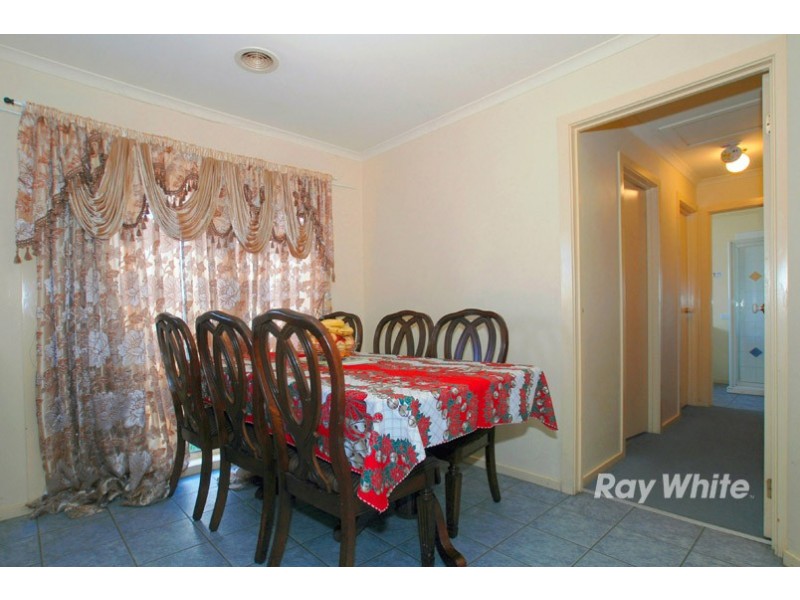 6 Gowrie Place, Cranbourne West VIC 3977