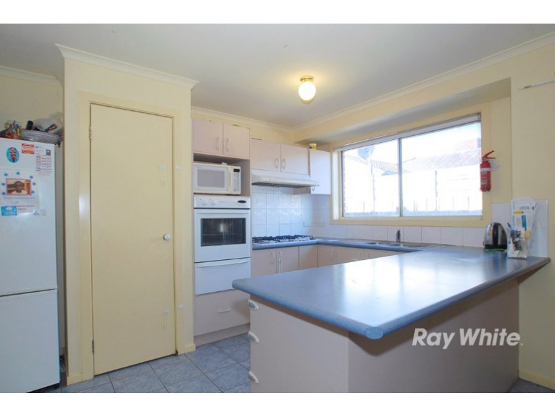 6 Gowrie Place, Cranbourne West VIC 3977